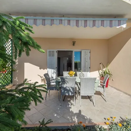 Apartament Ela *