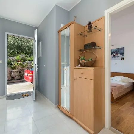 Apartment Ela