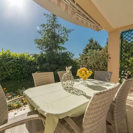 Ela Apartment Podgora