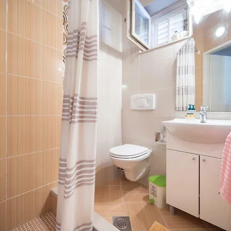 Ela Apartment *
