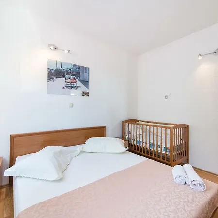 Ela Apartment Podgora