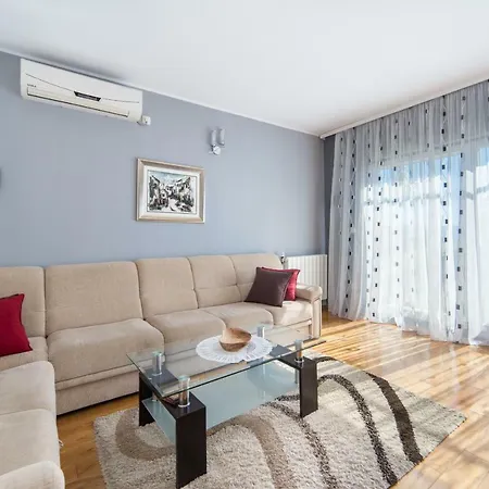 Ela Apartment