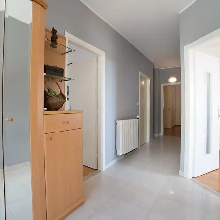 Apartment Ela Podgora