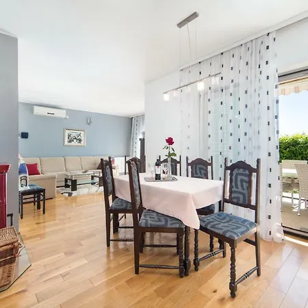 Apartment Ela Podgora